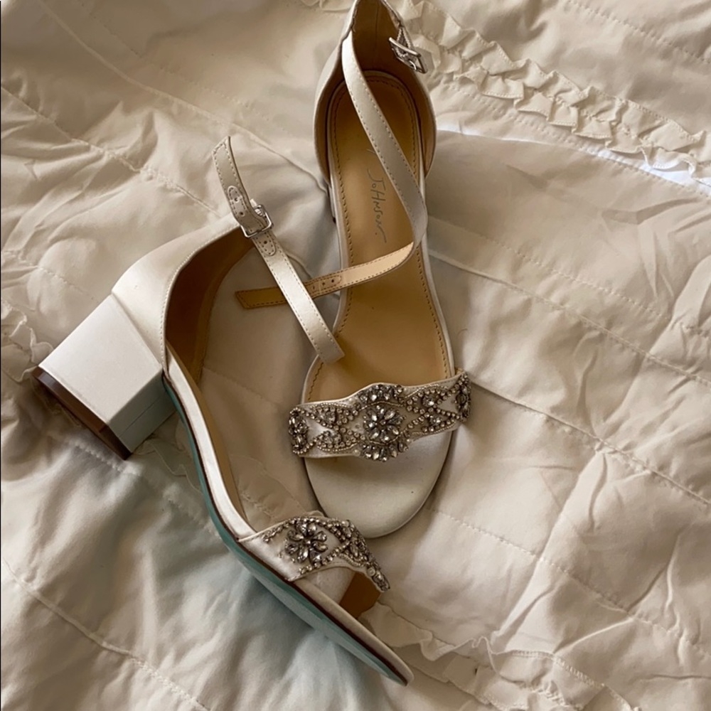 Betsy Johnson Ivory block heel